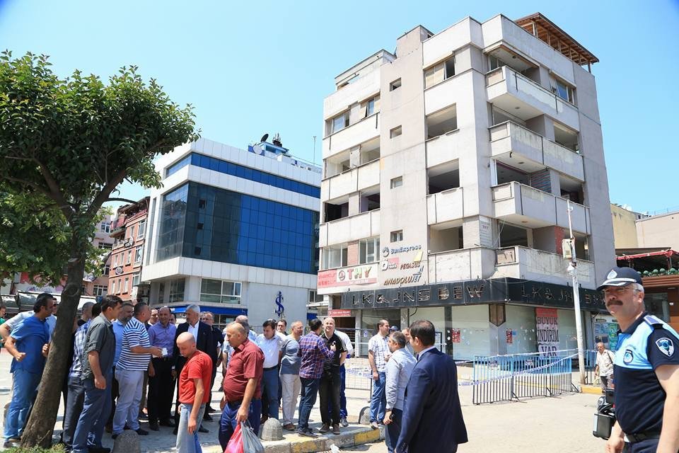 Fatsa Cumhuriyet Meydanı Projesi’nde İkinci Binanın Yıkımı Da Başladı