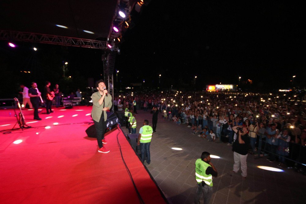 Buray, Beyşehir’de Hayranlarını Coşturdu