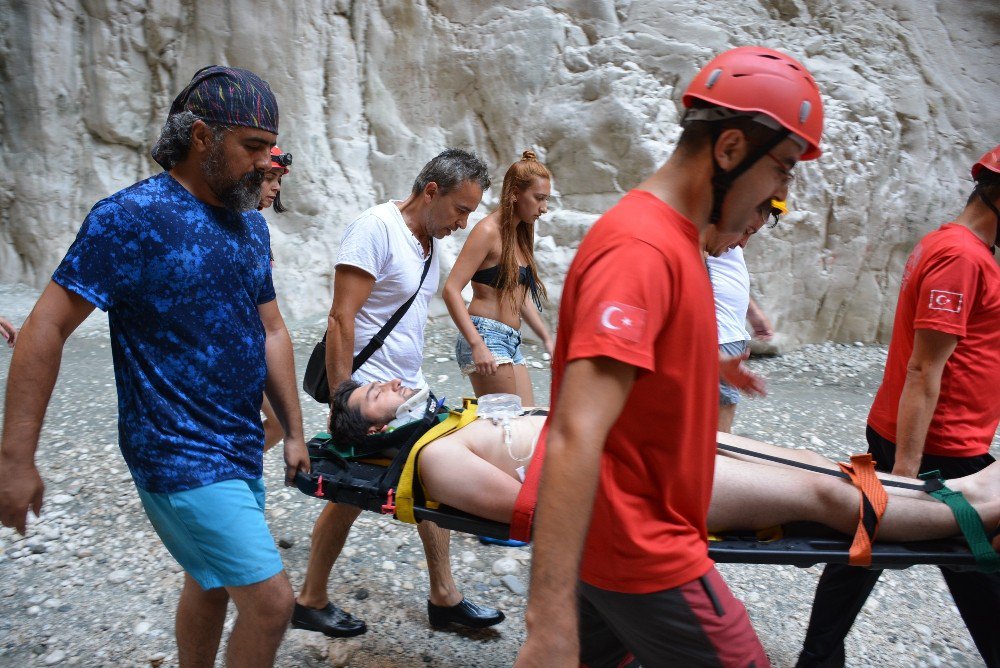 Saklıkent Kanyonu’da Düşen Tatilci Kurtarıldı