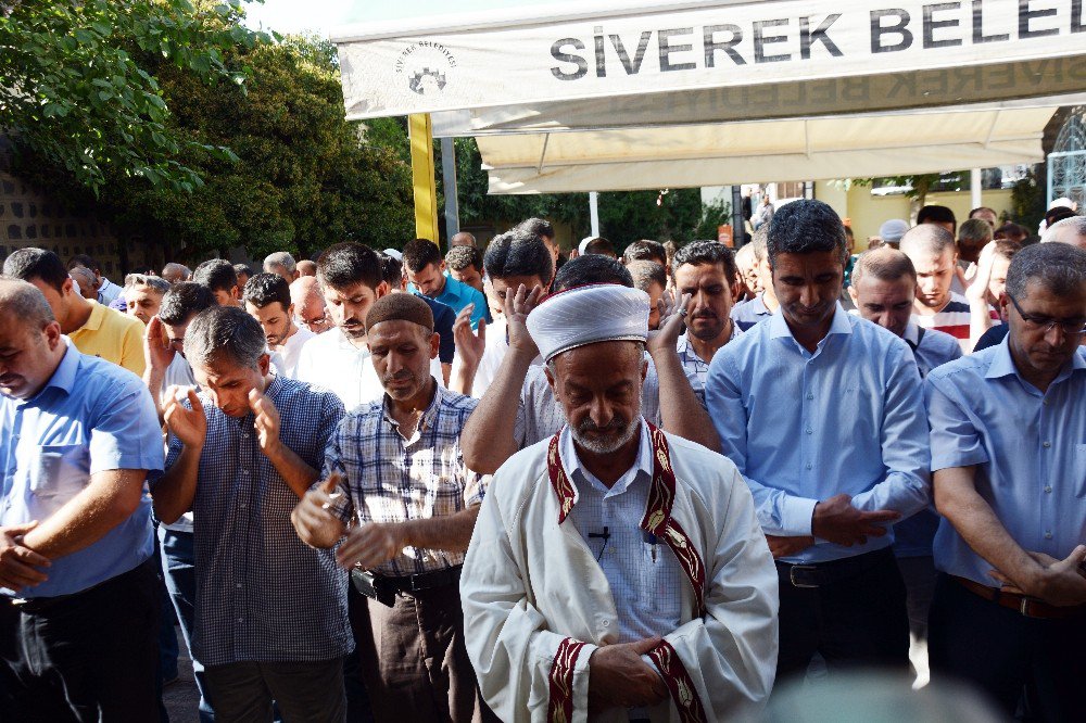 Şehit Öğretmen Necmettin Yılmaz İçin Gıyabi Cenaze Namazı Kılındı