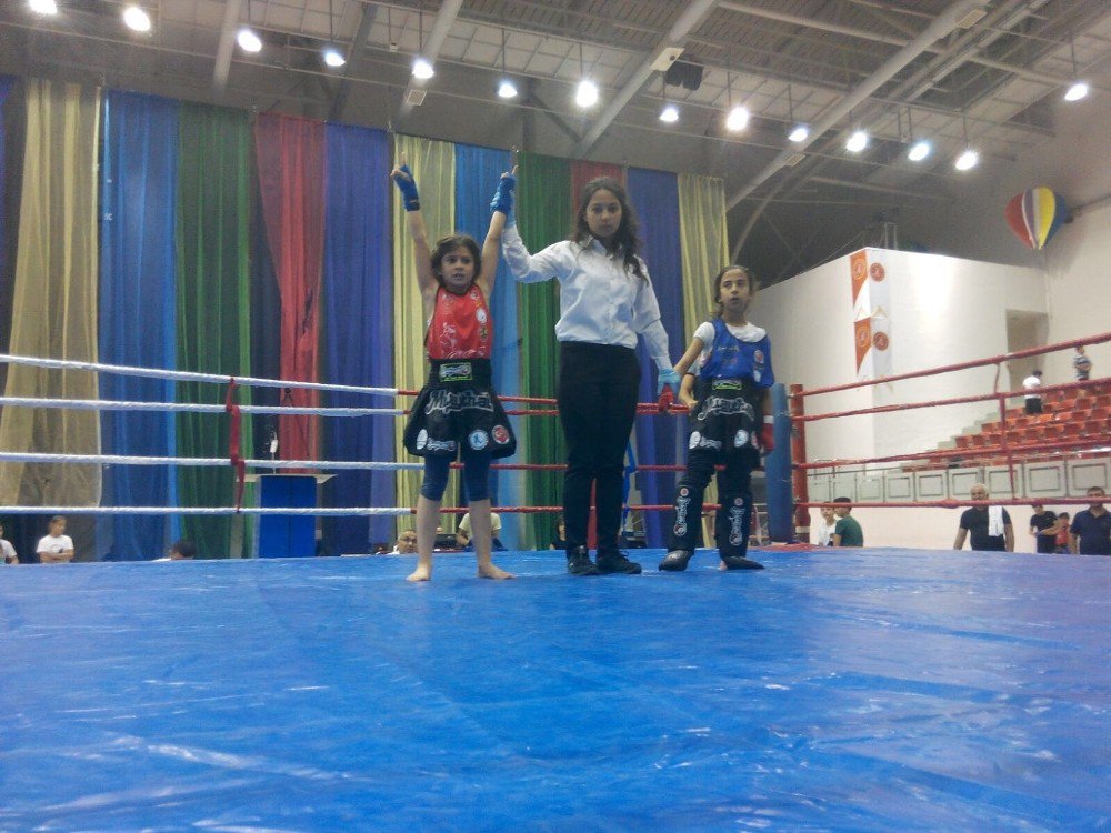 Minik Elif, Muay Thai Minikler Türkiye Şampiyonu Oldu