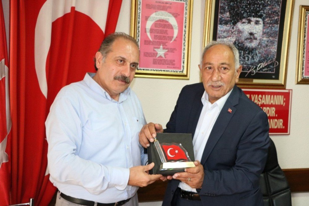 Başkan Kaplan Müzisyenlere Plaket Verdi