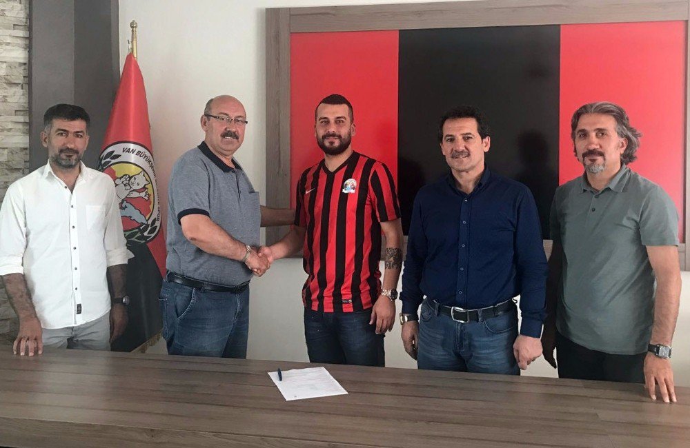 Van Büyükşehir Belediyespor’a Orta Saha Oyuncusu