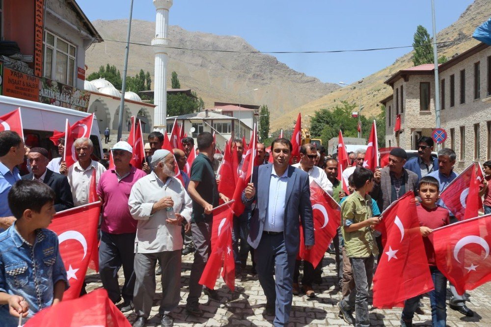 Bahçesaray’da ‘Sündüs’ Şehitleri Anıldı