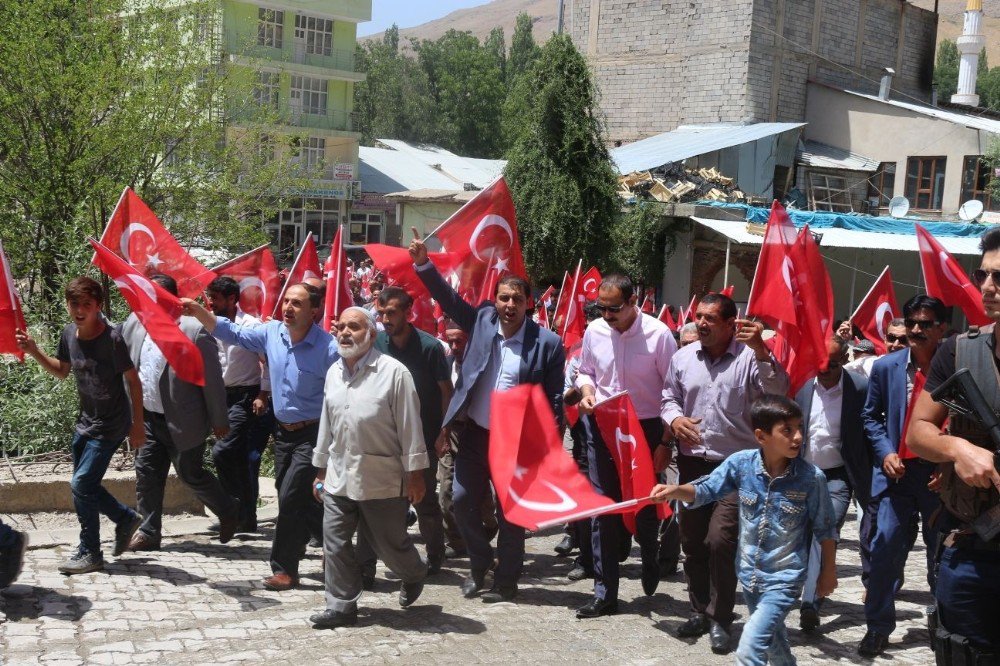 Bahçesaray’da ‘Sündüs’ Şehitleri Anıldı