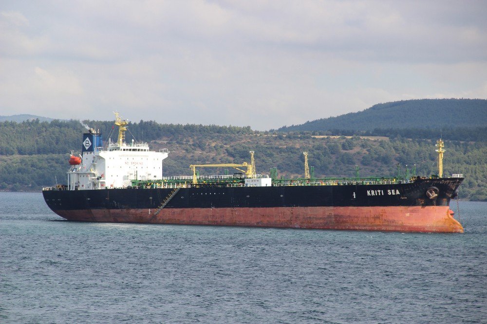 Çanakkale Boğazı’nda Karaya Oturan Tanker Kurtarıldı