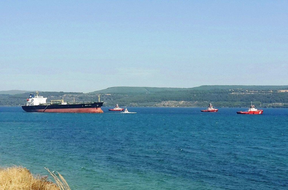 Çanakkale Boğazı’nda Karaya Oturan Tanker Kurtarıldı