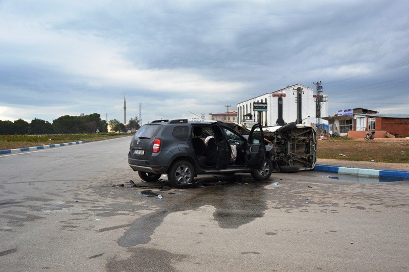 Çanakkale’de Trafik Kazası: 4 Yaralı