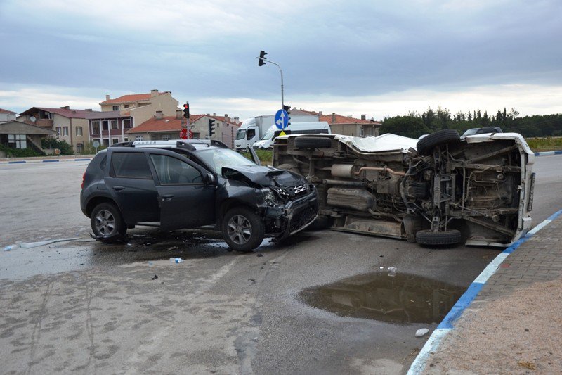 Çanakkale’de Trafik Kazası: 4 Yaralı