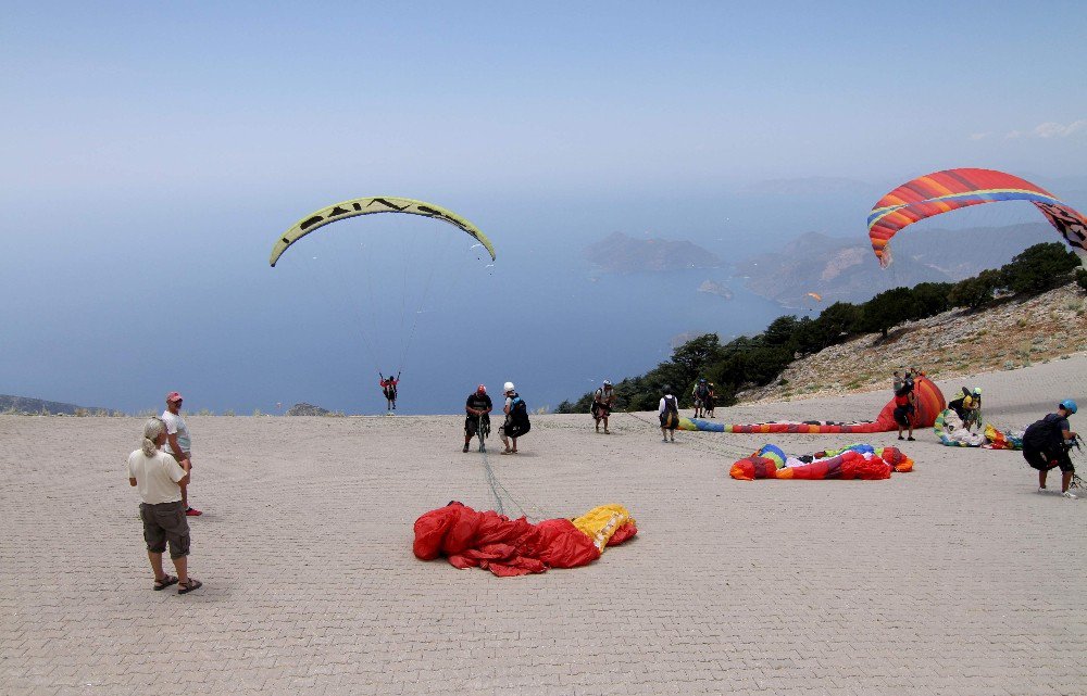 Ölüdeniz’de Yılın İlk Yarısı 35 Bin Uçuş Yapıldı