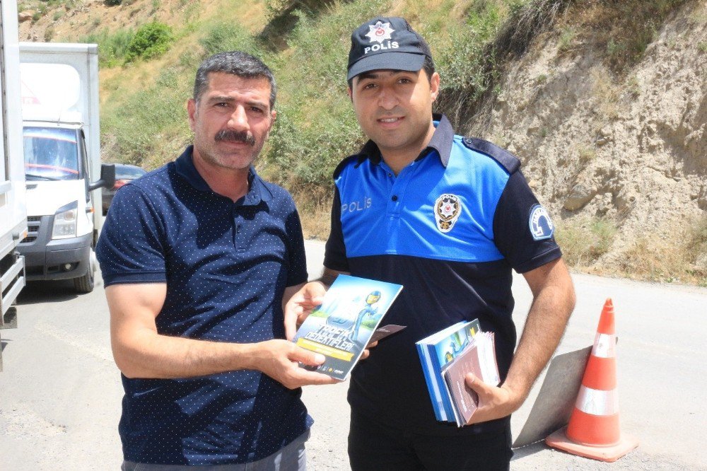 Hakkari’de Sürücüler Bilgilendiriliyor