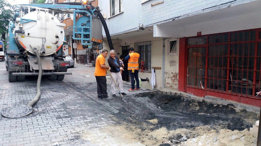 Esenyurt Belediyesi Ekipleri, Şiddetli Yağışlara Karşı Seferber Oldu