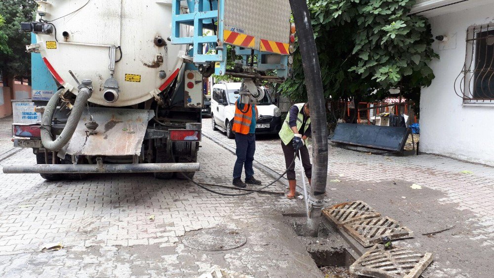 Esenyurt Belediyesi Ekipleri, Şiddetli Yağışlara Karşı Seferber Oldu