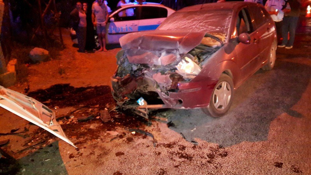 İzmir’de Trafik Kazası: 1 Ölü, 2 Yaralı