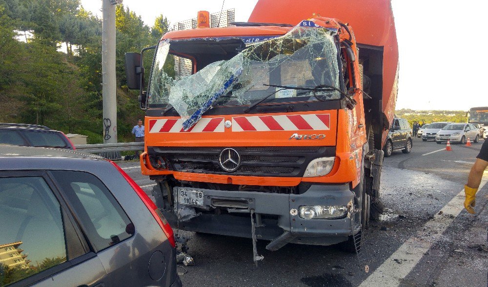 Kağıthane Tem’de Trafik Kazası: 4 Yaralı