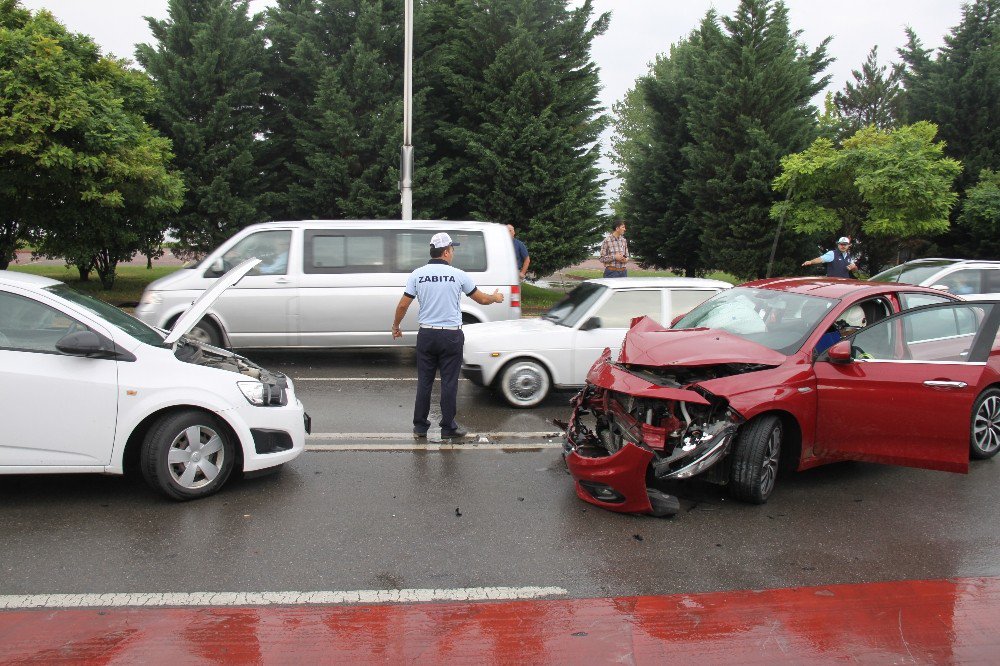 Kocaeli’de Trafik Kazası: 2 Yaralı