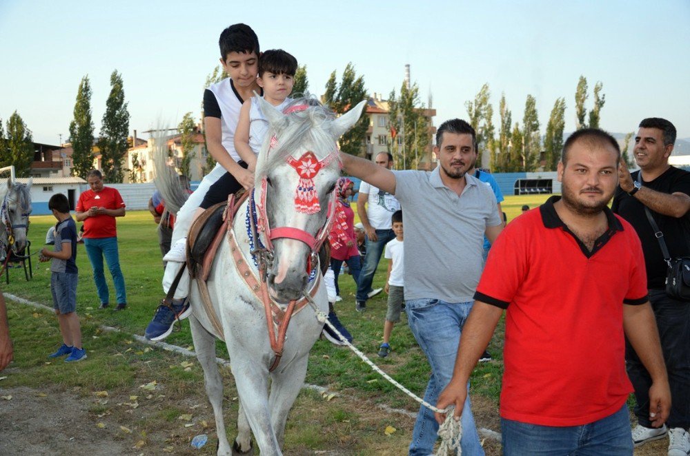 Lösemi Hastası Pelin İçin Ata Bindiler