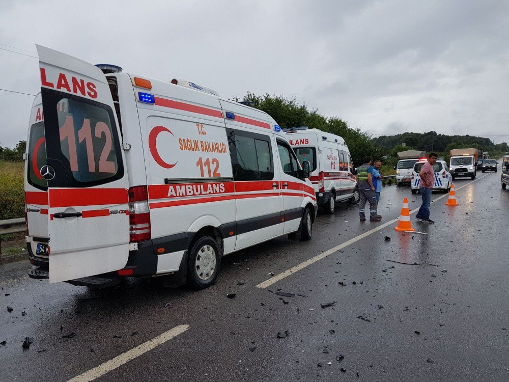 Sakarya’da Trafik Kazası: 6 Yaralı