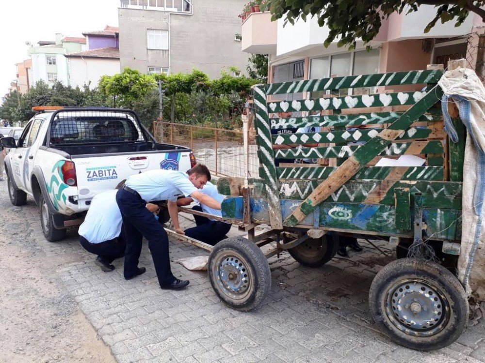 Trafiği Tehlikeye Sokan At Arabaları Toplanıyor