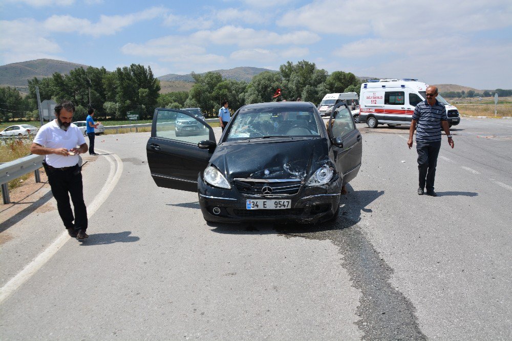 Sivas’ta Trafik Kazası: 6 Yaralı