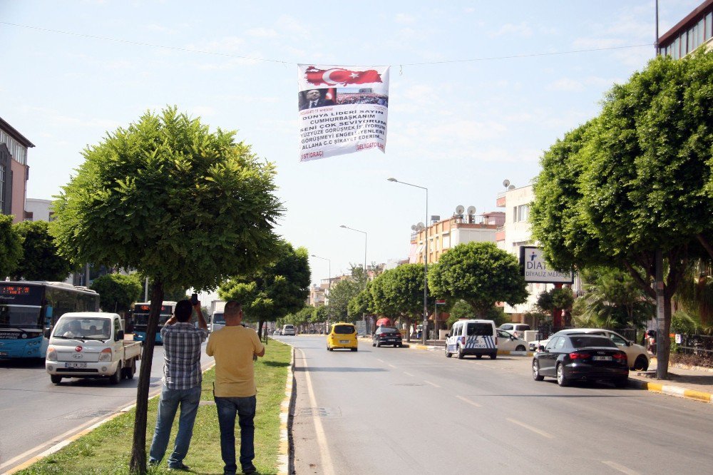 Cumhurbaşkanı Aşkı Pankart Astırdı, Polis Alarma Geçti