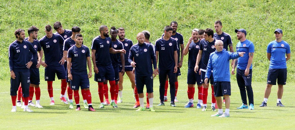 Antalyaspor’un Salzburg Kampı Devam Ediyor