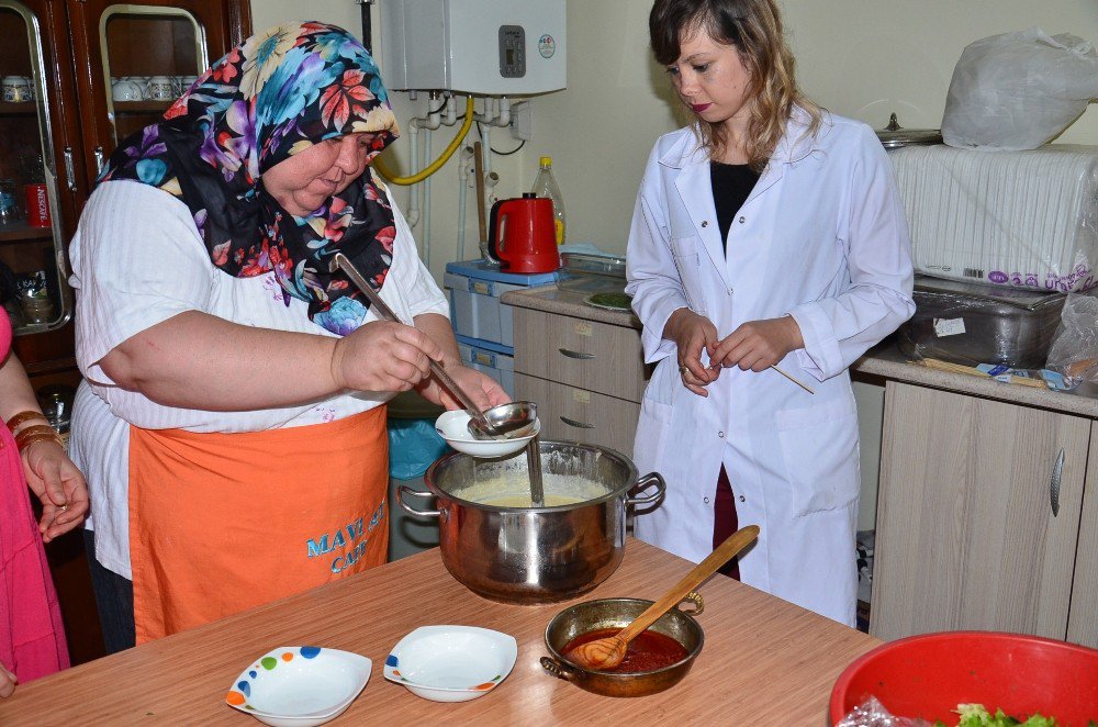 Şizofreni Hastaları Yemek Yaparak Şifa Buluyor