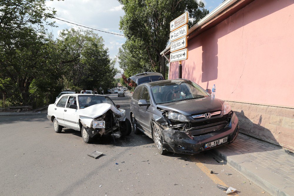 Başkent’te Trafik Kazası: 2 Yaralı