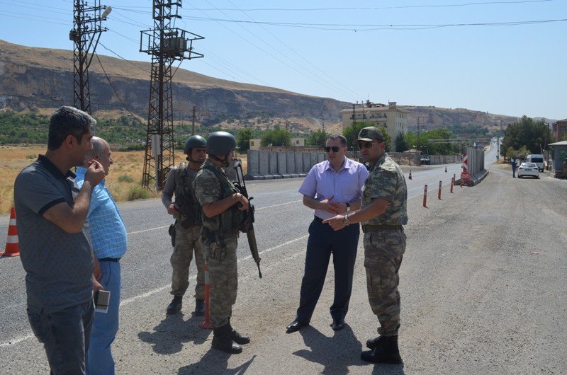 Hasankeyf Kaymakamı Yol Kontrol Noktalarını Denetledi