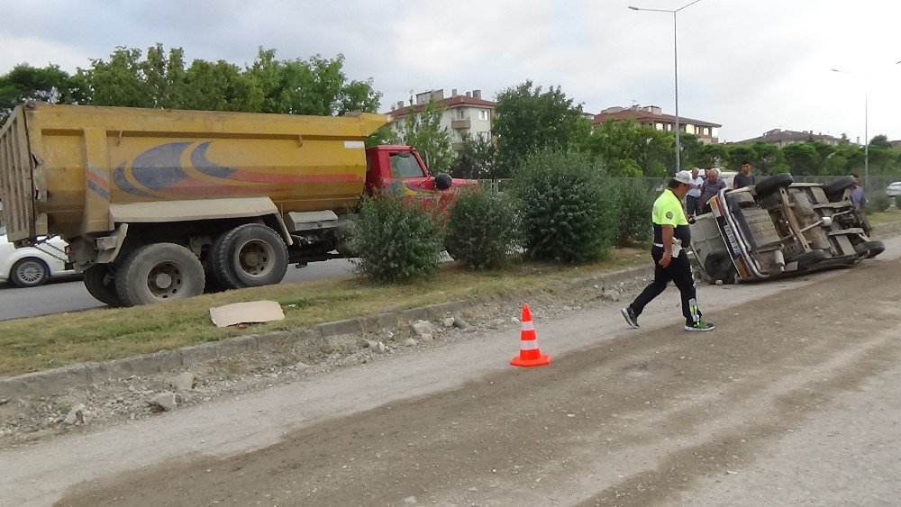 Hurdaya Dönen Araçtan Yaralı Kurtuldu