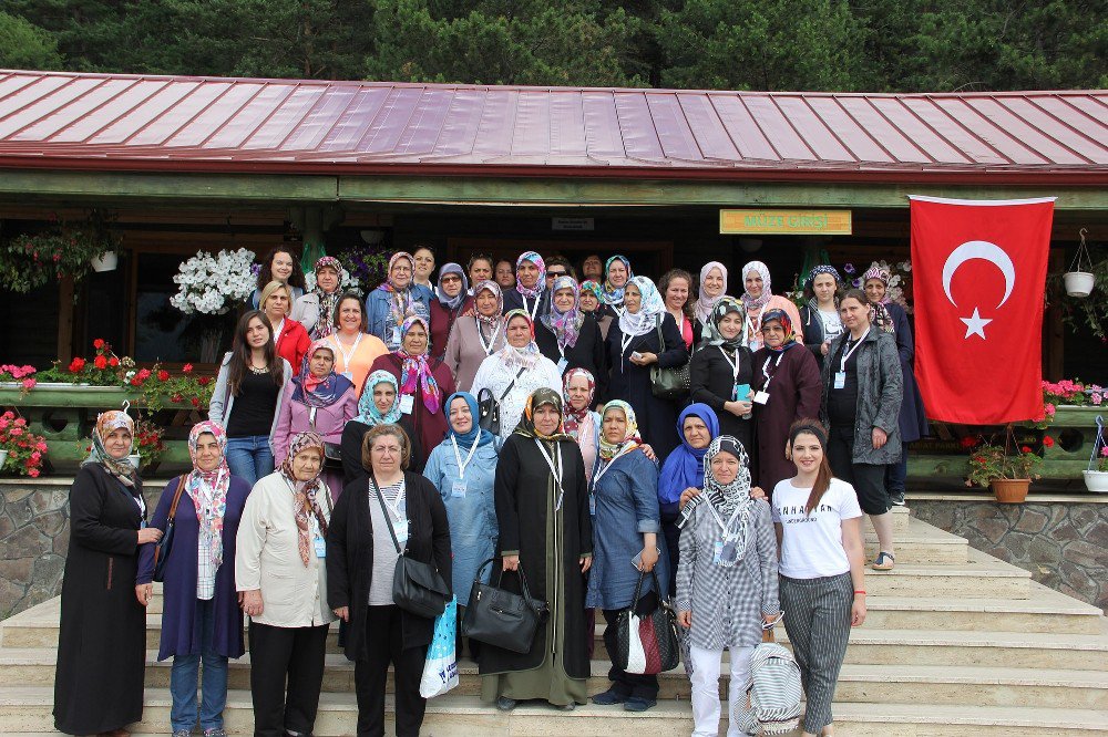 Bozüyük Belediyesi Bolu Abant Gezilerine Devam Ediyor