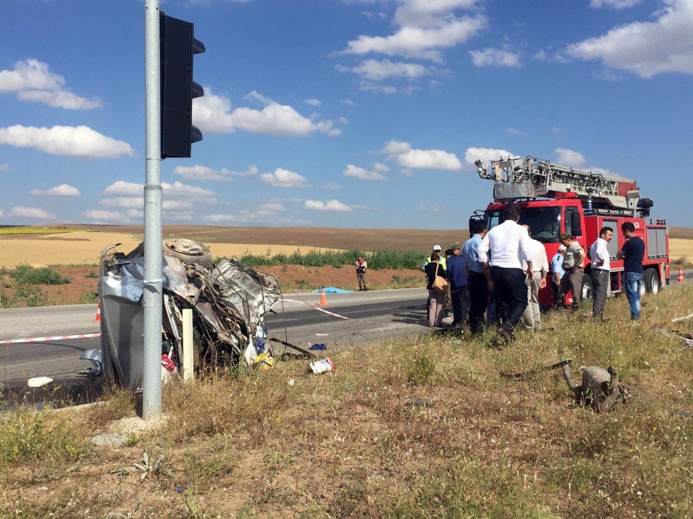 Çorum’da Otobüs İle Otomobil Çarpıştı: 3 Ölü, Çok Sayıda Yaralı Var