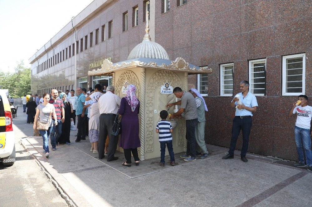 Büyükşehir Belediyesi Her Gün 4500 Kişiye Ücretsiz Limonata Dağıtıyor