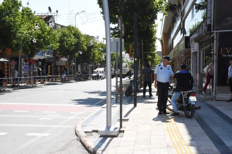 İstanbul Caddesinde Sıkı Denetim