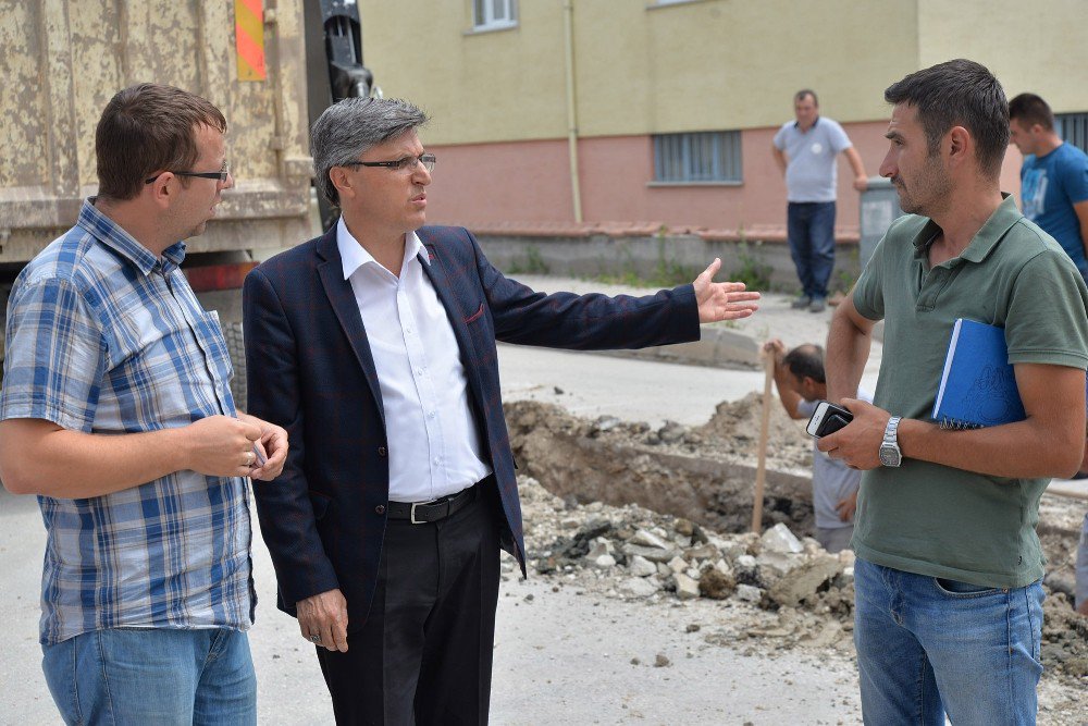 Yağmur Suyu Tahliye Hattı Çalışmaları Devam Ediyor