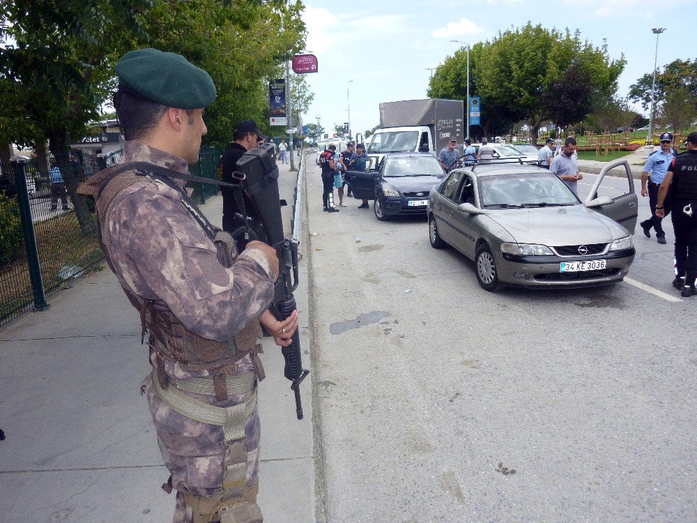 Polis, Anadolu Yakası’nı Ablukaya Aldı