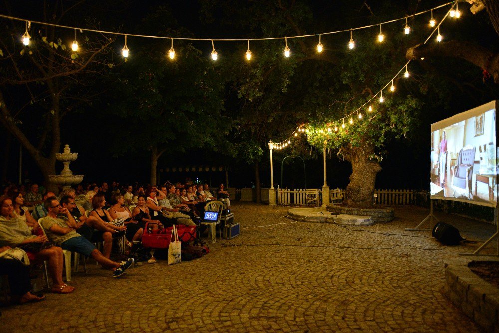 Kadıköy Parklarında Sinema Keyfi