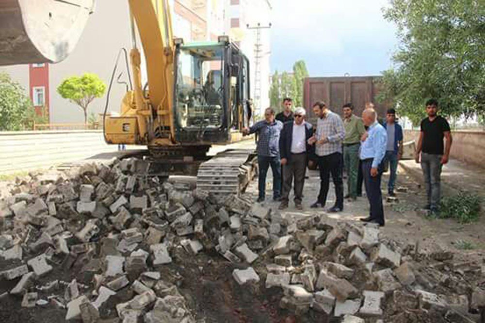 Kars Belediyesi Yol Çalışmalarına Başladı