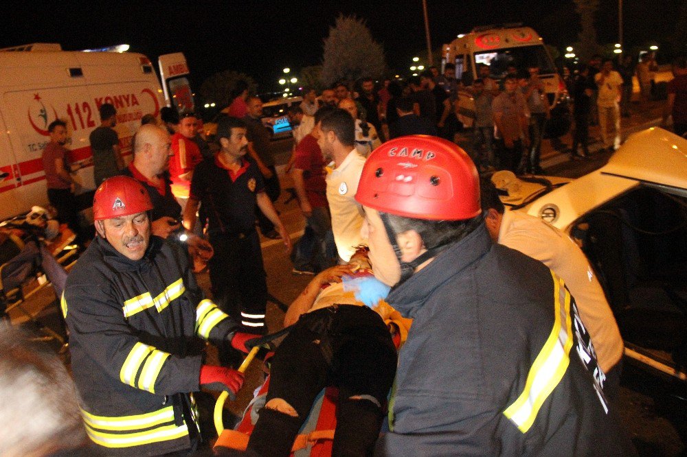 Karşı Şeride Geçen Otomobil Hafif Ticari Araçla Çarpıştı: 1 Ölü 7 Yaralı