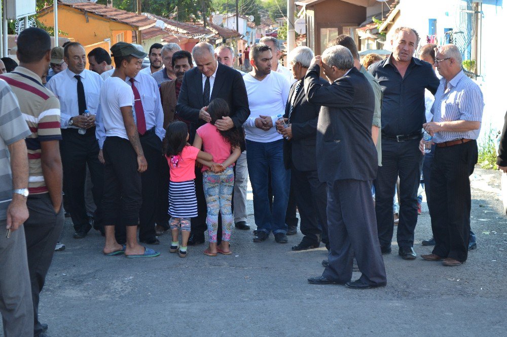 Mahalleli Halk Toplantısına Gelmeyince Kaymakam Halkın Ayağına Gitti