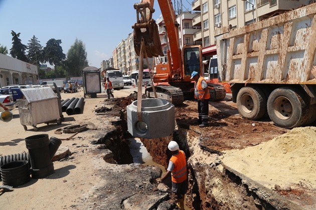 İhsaniye Mahallesinin 50 Yıllık Kanalizasyon Hattı Yenileniyor