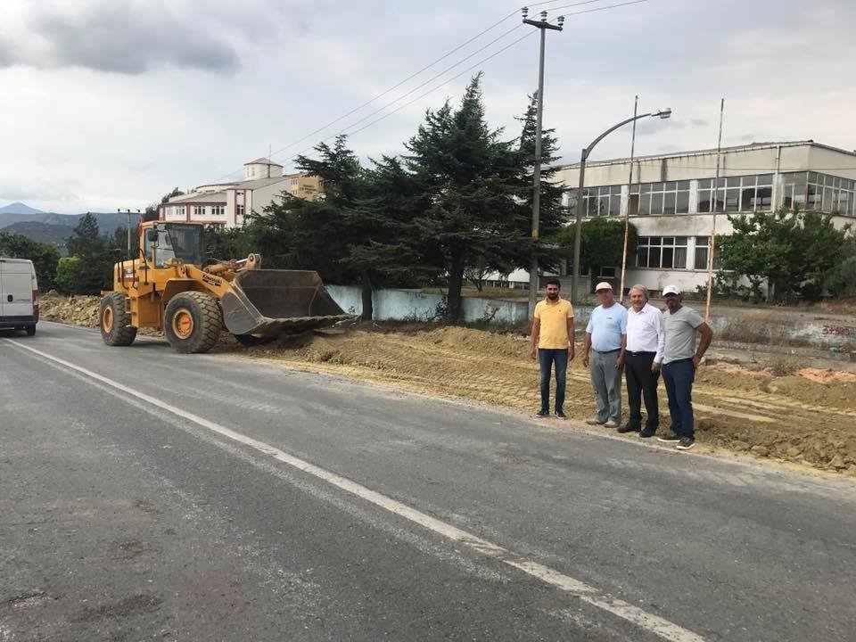 Osmaneli’de Şehir İçi Bölünmüş Yolda Sıcak Asfalt Çalışmaları Devam Ediyor