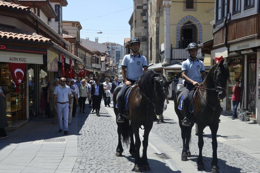 Tarihi Çarşılar Kanun Bekliyor