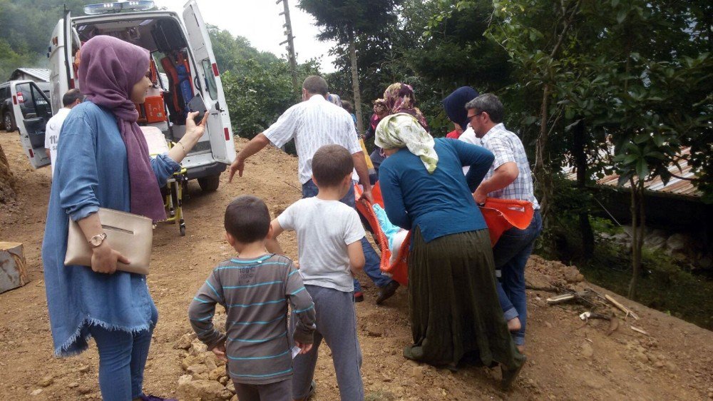 80 Yıl Sonra Kapılarında İlk Kez Ambulans Gördüler