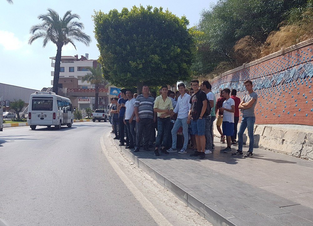 Antalya’da Otobüs Beklemek