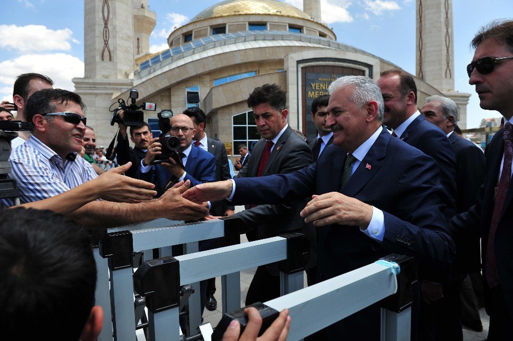 Başbakan Yıldırım, Cuma Namazını Mamak Yeni Merkez Camii’nde Kıldı