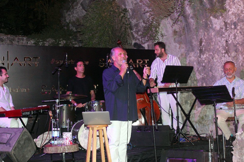 Fatih Erkoç, Yeni Albüm Müjdesini Bergama’da Verdi