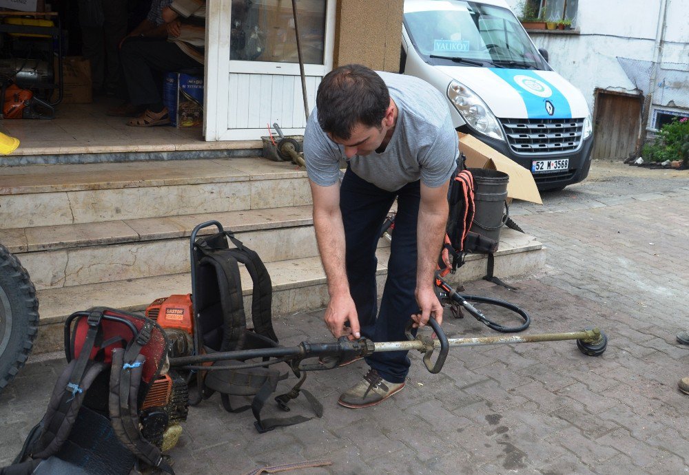 Çim Motoru Tamircileri Yoğun Mesaide