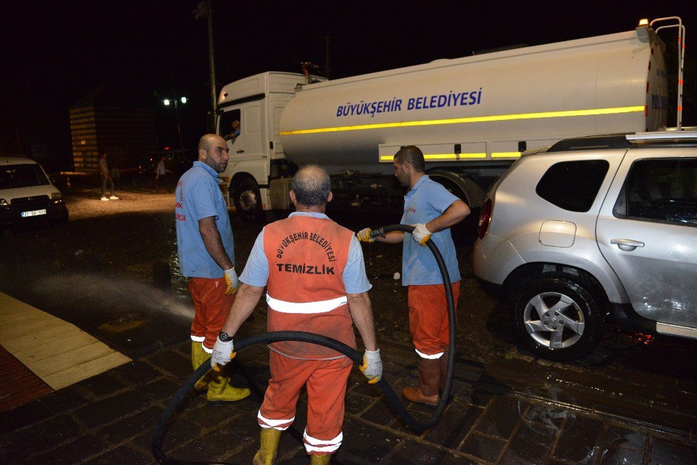 Büyükşehir Belediyesi, Tarihi İlçede Cadde Ve Kaldırımları Yıkıyor