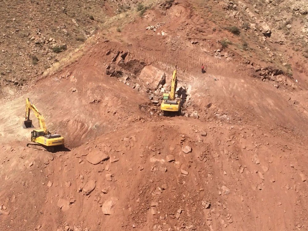 Erzincan Kemah Tuzlaköy Barajında Çalışmalar Devam Ediyor